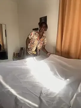 oxo_yuna_oxo – webcam model profile photo Image 10