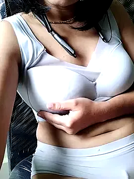 oxo_yuna_oxo – webcam model profile photo Image 13