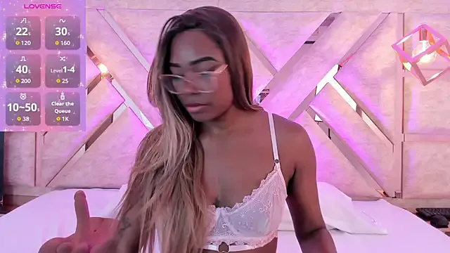 Arianna – webcam model profile photo Image 3