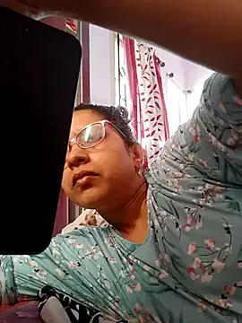 oxo_yuna_oxo – webcam model profile photo Image 2