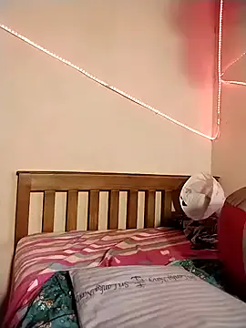 roouse – webcam model profile photo Image 9