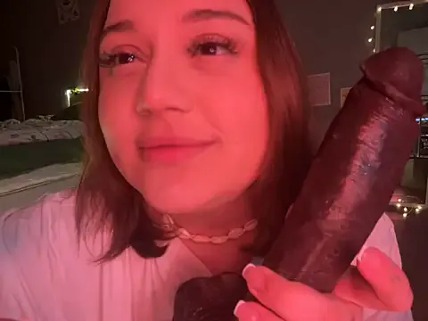 roouse – webcam model profile photo Image 5