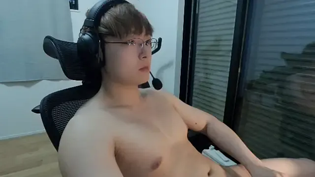 PumaShyXD – webcam model profile photo Image 2