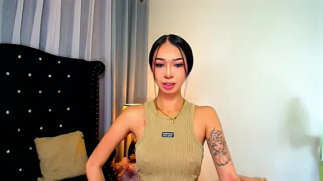 GiselleParton – webcam model profile photo Image 4