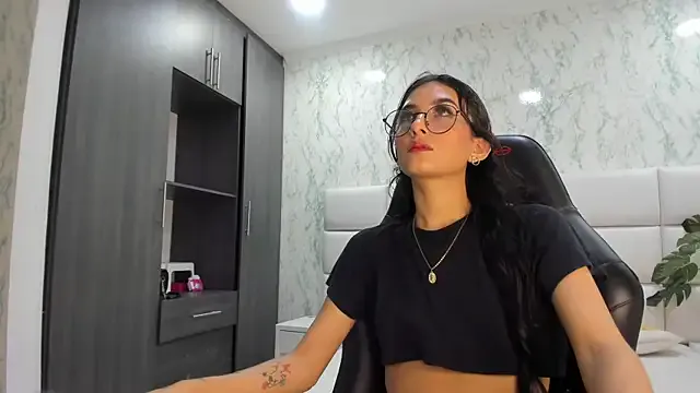 oxo_yuna_oxo – webcam model profile photo Image 6