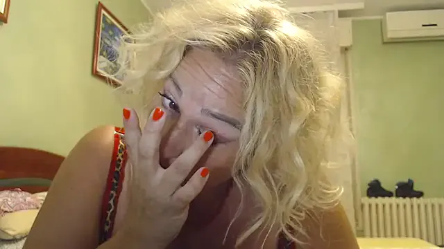 AlisonHale – webcam model profile photo Image 9