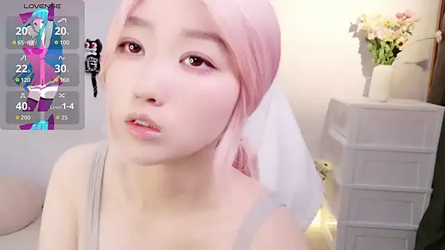 roouse – webcam model profile photo Image 10