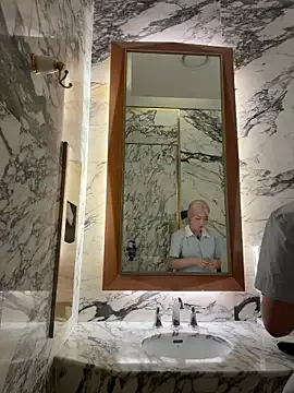 roouse – webcam model profile photo Image 14