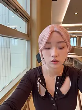 roouse – webcam model profile photo Image 15