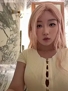 roouse – webcam model profile photo Image 16