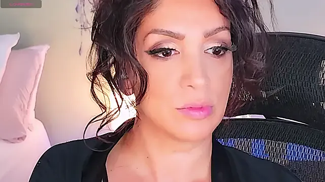 oxo_yuna_oxo – webcam model profile photo Image 11