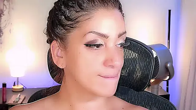 oxo_yuna_oxo – webcam model profile photo Image 5