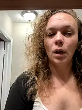 Awesomelusty – webcam model profile photo Image 12