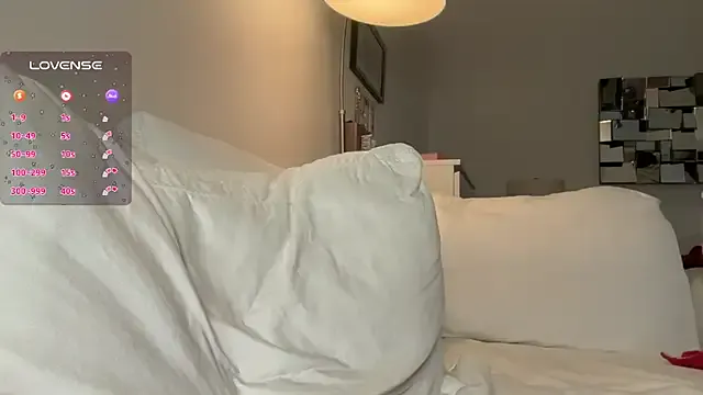 LolyMenson – webcam model profile photo Image 10