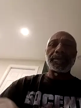 Yui-Ch – webcam model profile photo Image 15