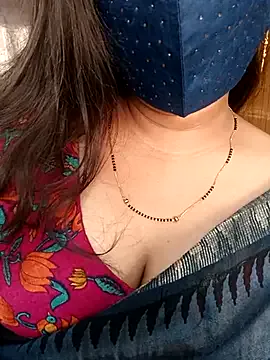 maataaan – webcam model profile photo Image 5