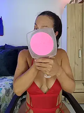 YOURSDEBORA Image 13