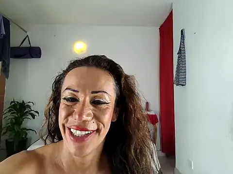 YOURSDEBORA Image 7