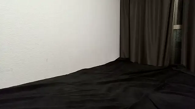 roouse – webcam model profile photo Image 10