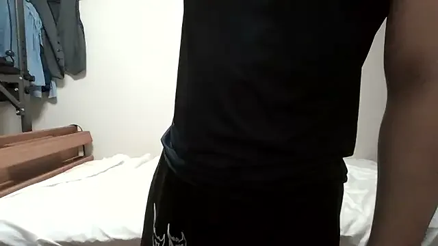 roouse – webcam model profile photo Image 15