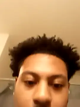 roouse – webcam model profile photo Image 4