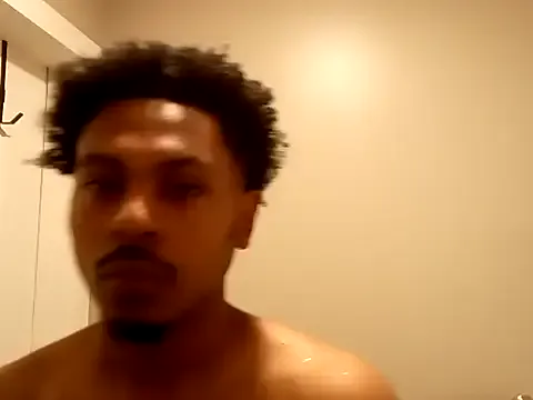 roouse – webcam model profile photo Image 8