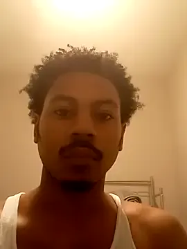 roouse – webcam model profile photo Image 9