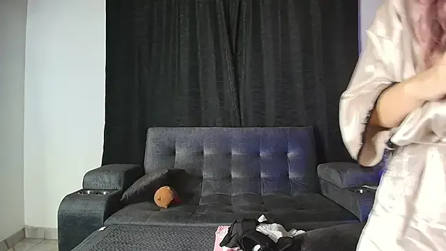 oxo_yuna_oxo – webcam model profile photo Image 15