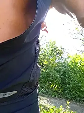 roouse – webcam model profile photo Image 12