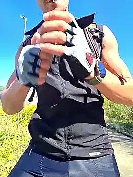 roouse – webcam model profile photo Image 16